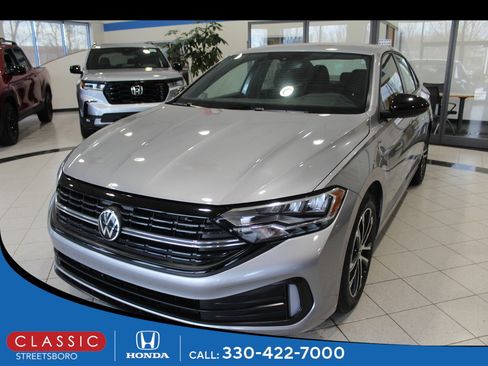 Used 2023 Volkswagen Jetta Sport image 1