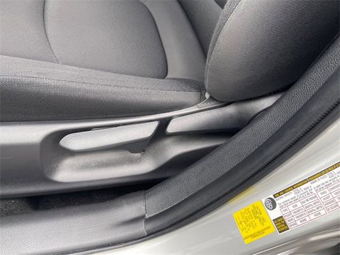 Used 2020 Toyota Corolla LE image 20