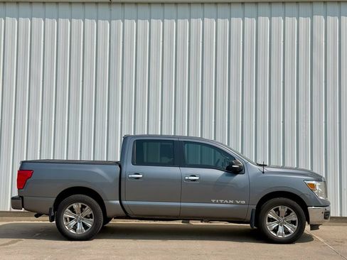 Used 2018 Nissan Titan SV w/ SV Convenience Package AWD/4WD image 7