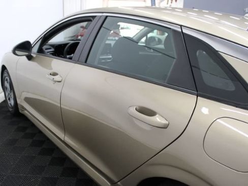 Used 2021 Kia K5 LXS FWD image 9