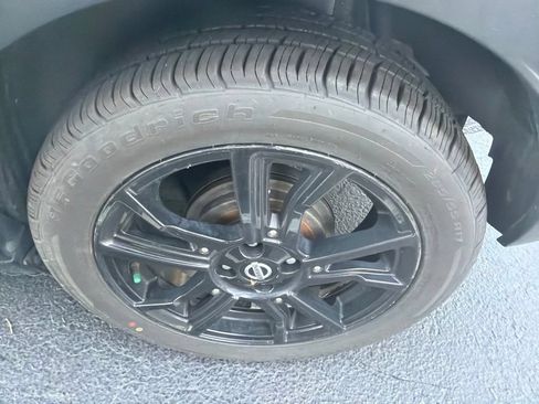 Used 2019 Nissan Kicks SR w/ SR Premium Package FWD image 8