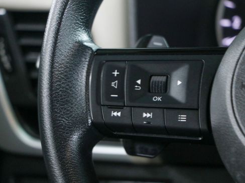 Used 2023 Nissan Rogue SV FWD image 13