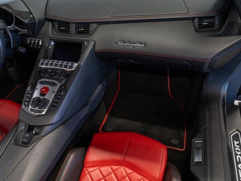 Used 2015 Lamborghini Aventador LP 700-4 image 8