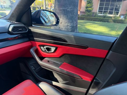 Used 2022 Lamborghini Urus AWD/4WD image 8
