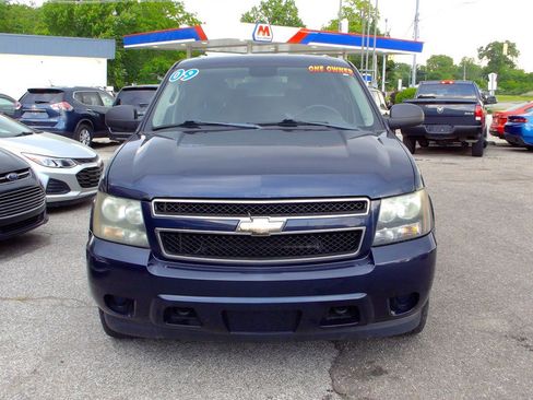 Used 2009 Chevrolet Suburban LS w/ Skid Plate Package AWD/4WD image 2
