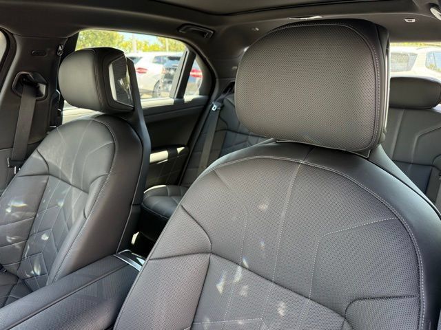 Used 2026 BMW 750e xDrive AWD/4WD image 21
