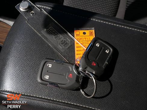 Used 2022 GMC Acadia SLE image 28