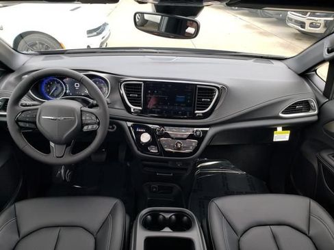 New 2026 Chrysler Pacifica Select w/ S Appearance Package AWD/4WD image 8