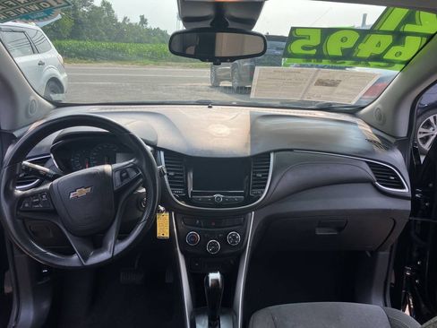 Used 2021 Chevrolet Trax LS w/ Tint and Cruise Package AWD/4WD image 22