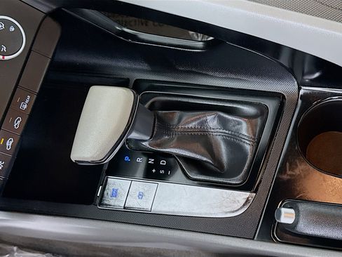 Used 2023 Hyundai Elantra SE image 20