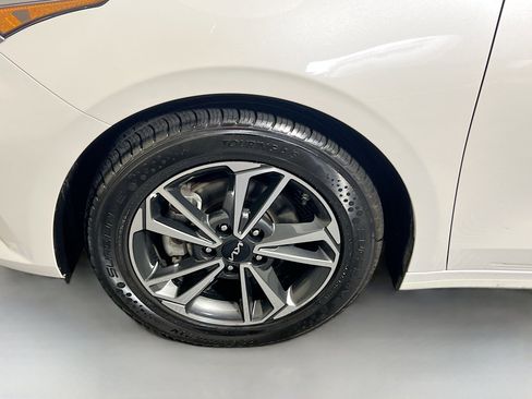 Used 2023 Kia Forte LXS image 13