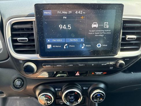 Used 2024 Hyundai Venue SEL FWD image 24