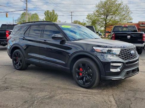 Used 2023 Ford Explorer ST-Line AWD/4WD image 2