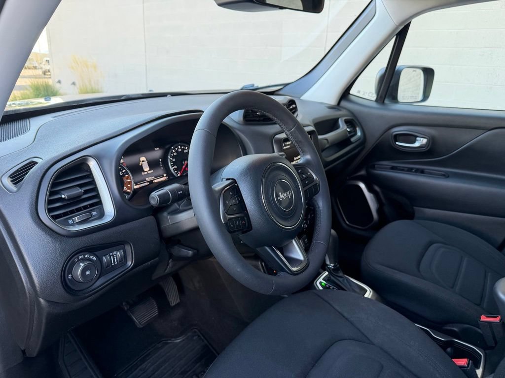 Certified 2022 Jeep Renegade Latitude AWD/4WD image 21