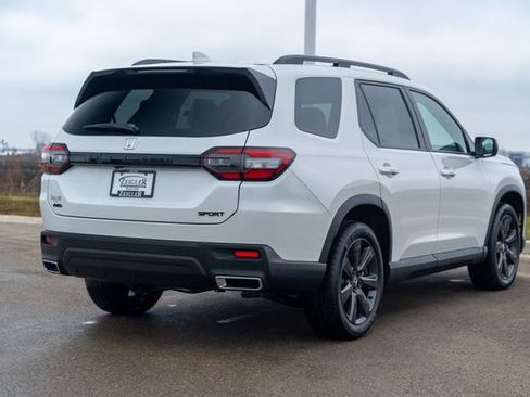Used 2025 Honda Pilot Sport image 7