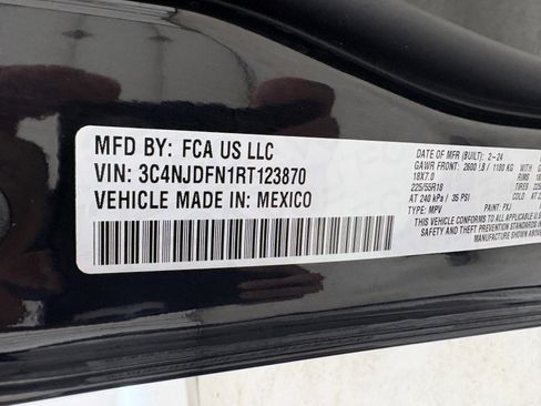 Used 2024 Jeep Compass Latitude image 38