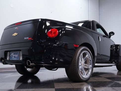 Used 2005 Chevrolet SSR w/ Preferred Equipment Group image 25