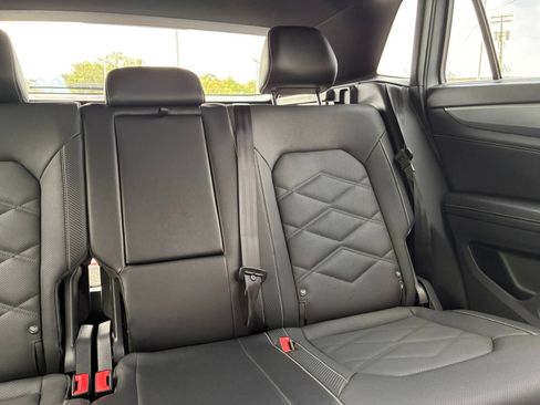 Used 2025 Volkswagen Atlas Cross Sport SE AWD/4WD image 39