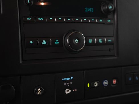 Used 2025 Chevrolet Express 3500 LT w/ LT Preferred Equipment Group RWD image 22