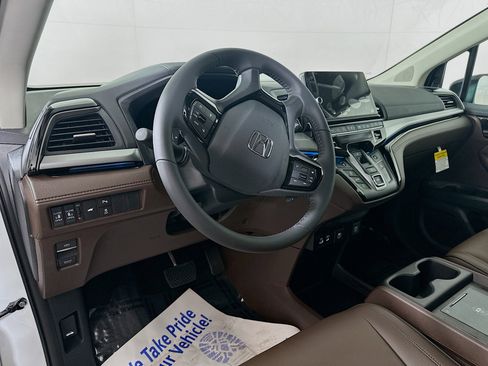New 2026 Honda Odyssey Touring image 9