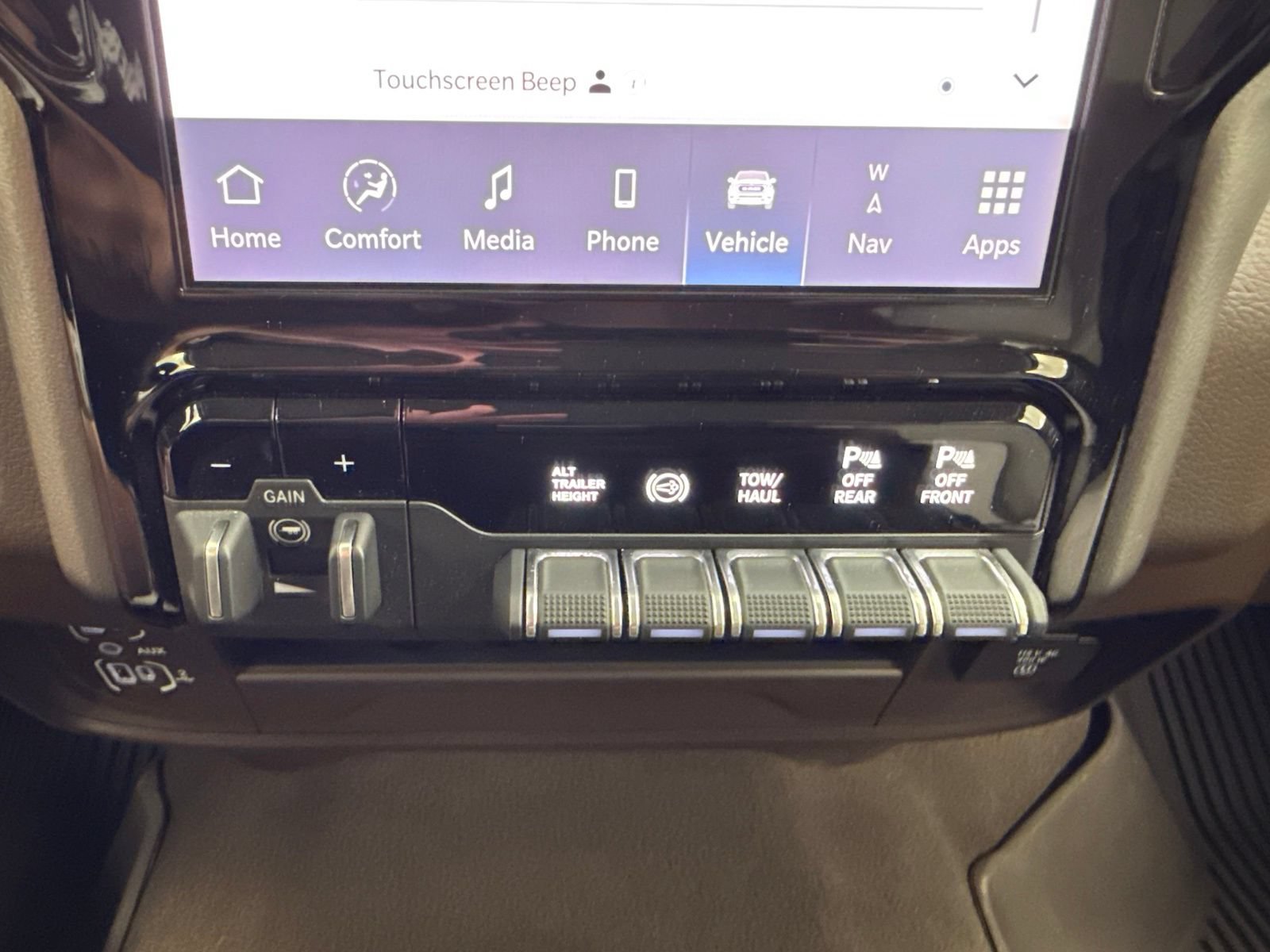 Used 2026 RAM 3500 Laramie w/ Towing Technology Group AWD/4WD image 31