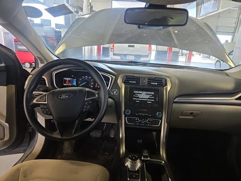 Used 2019 Ford Fusion SE FWD image 9