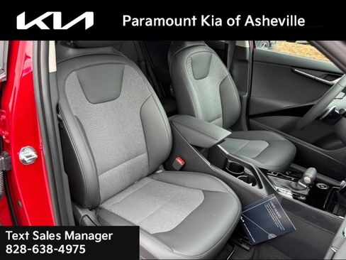 New 2025 Kia Niro EX image 20