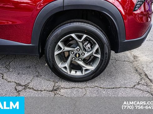 Used 2025 Chevrolet Trax LT w/ LT Convenience Package FWD image 16
