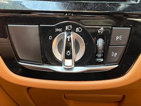 Used 2019 BMW 530i xDrive w/ Premium Package image 27