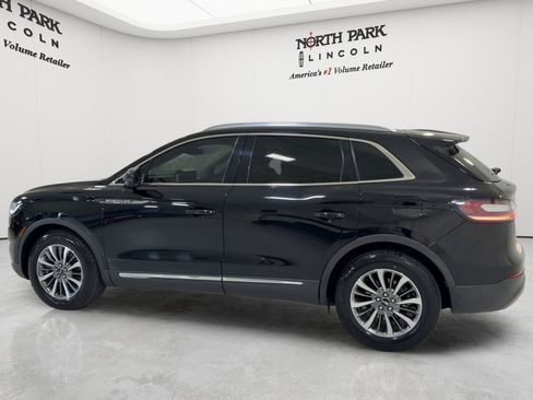 Used 2023 Lincoln Nautilus FWD w/ Premium Package image 7