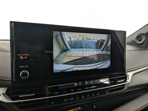 Used 2025 Toyota Sienna XSE image 19