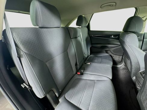 Used 2017 Kia Sorento FWD image 27