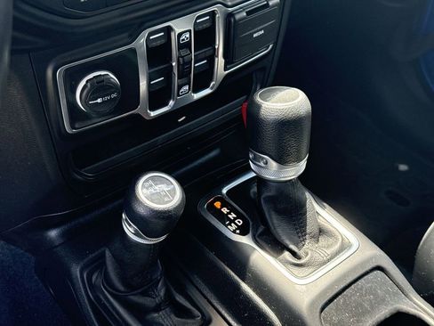 Used 2022 Jeep Gladiator Sport AWD/4WD image 26