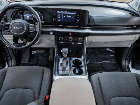 Used 2024 Kia Carnival LX image 21