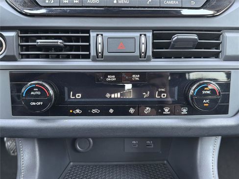 Used 2024 Nissan Pathfinder S AWD/4WD image 7