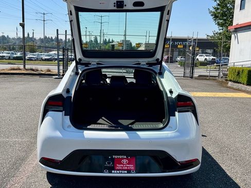 Certified 2024 Toyota Prius XLE FWD image 26
