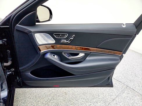 Used 2015 Mercedes-Benz S 550 Sedan image 26