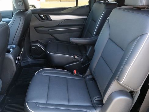 Used 2025 Buick Enclave Preferred w/ Power Package image 25