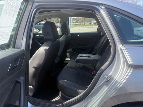 Used 2024 Volkswagen Jetta SE image 10