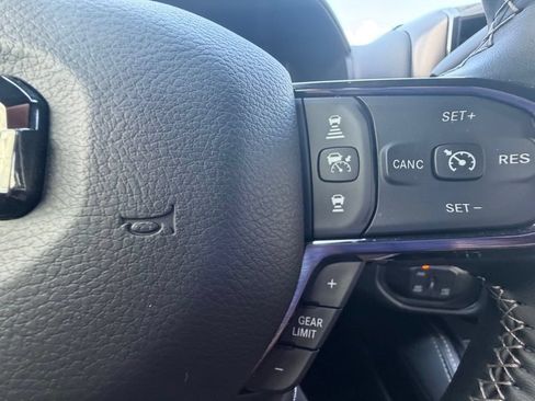 Used 2025 RAM 2500 Limited AWD/4WD image 35