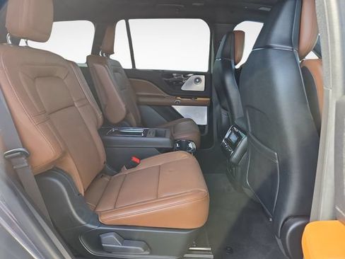 Used 2023 Lincoln Aviator Reserve w/ Equipment Group 201A AWD/4WD image 39