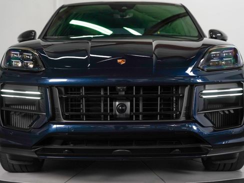 Used 2024 Porsche Cayenne Turbo GT AWD/4WD image 16