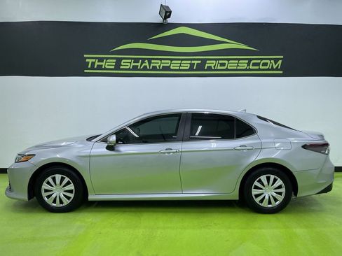 Used 2022 Toyota Camry LE image 6