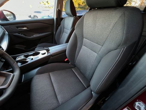 Used 2025 Nissan Rogue SV image 38