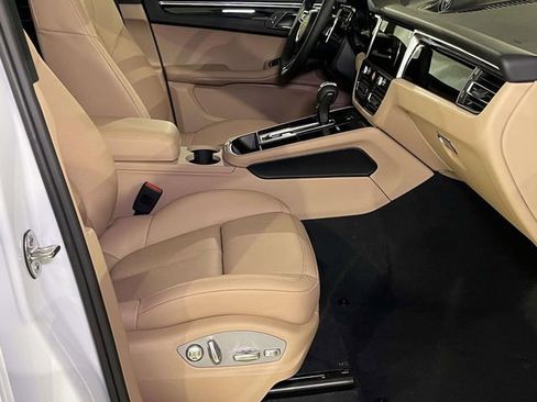 New 2026 Porsche Macan image 23