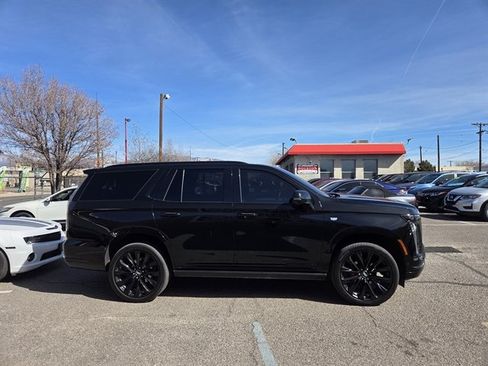 Used 2025 Cadillac Escalade Sport Platinum w/ LPO, ONYX Package image 3