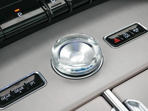 Used 2025 Lincoln Navigator Reserve AWD/4WD image 21