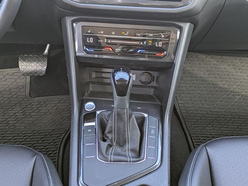 Certified 2023 Volkswagen Tiguan SE FWD image 19