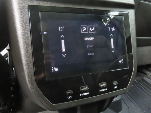 Used 2025 GMC Yukon XL Denali Ultimate AWD/4WD image 14