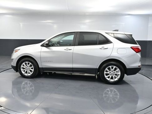 Used 2021 Chevrolet Equinox LS w/ LS Convenience Package AWD/4WD image 9